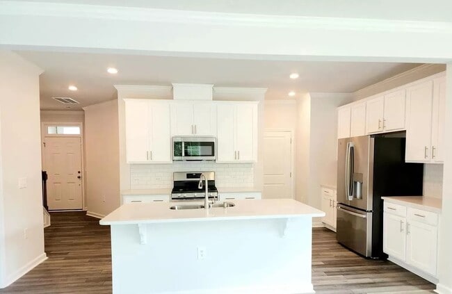 Building Photo - 2001 Caen St