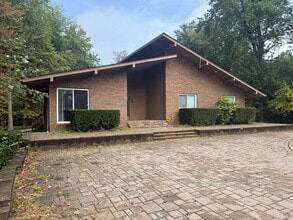 Building Photo - 3680 W Big Beaver Rd