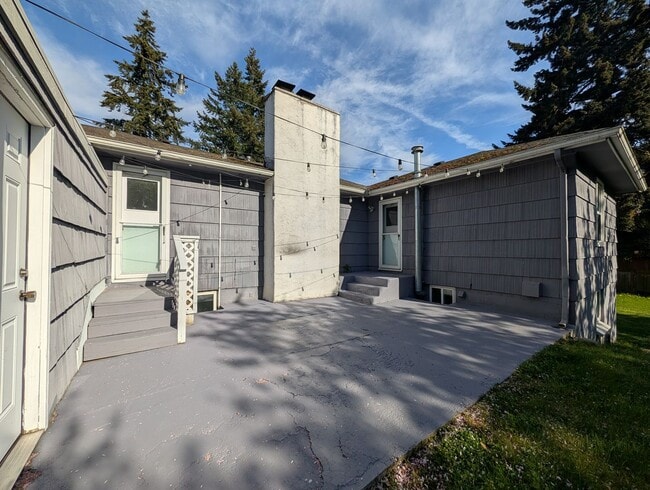 Building Photo - 5bd/2ba Burien Home