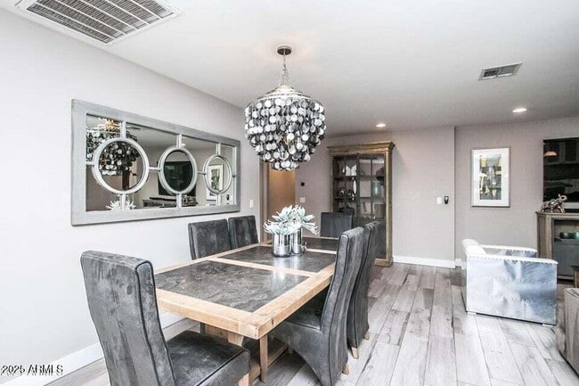 Building Photo - 4232 North 19th Pl