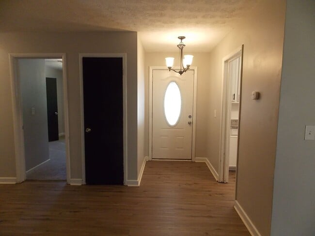 Foto del edificio - North Columbus, 3BR/2BA, Shopping & Close to I-185 to Ft Benning & I-85