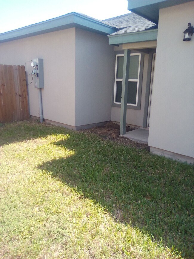 Building Photo - 2050 Saketa Ln
