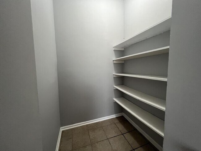 Building Photo - 4129 S Ellis Ave