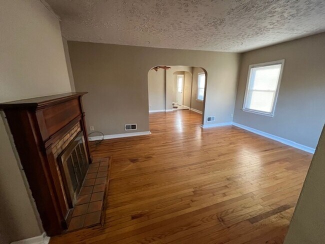 Foto del edificio - 125-131-131 Chase Rd