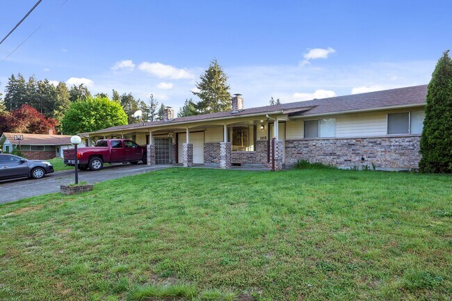 Foto del edificio - MOVE IN READY NOW! 3 bedrooms, 1.5 baths 1 car garage. Easy JBLM commute! North Thurston School D...