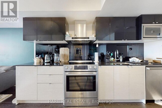 Photo du bâtiment - 72 Esther Shiner Blvd