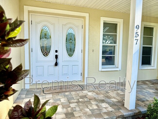 Building Photo - 957 Weathersfield Dr