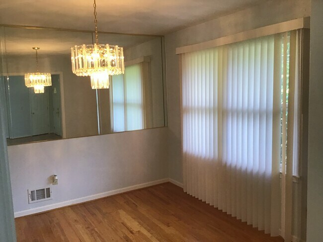 Foto del edificio - 4598 Bakers Ferry Rd SW