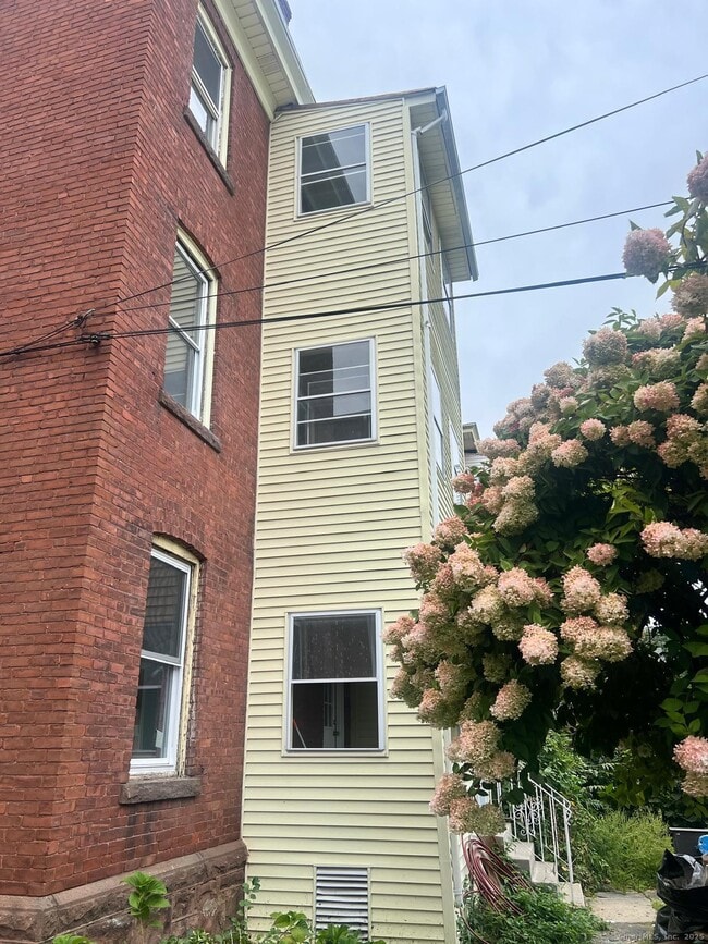 Building Photo - 78 Sisson Ave
