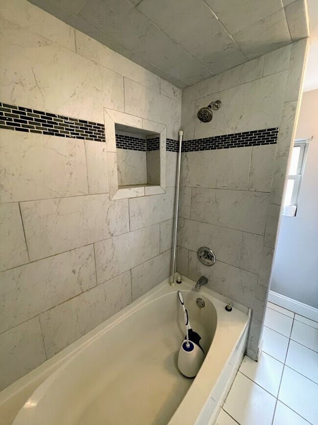 Foto del edificio - 2 or 3 bed 1.5 bath - Southside flats, was...