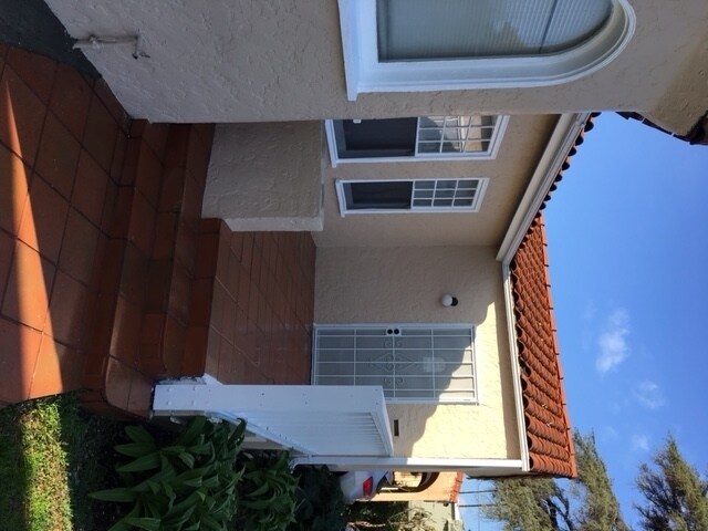 Foto del edificio - 1730 W 81st St