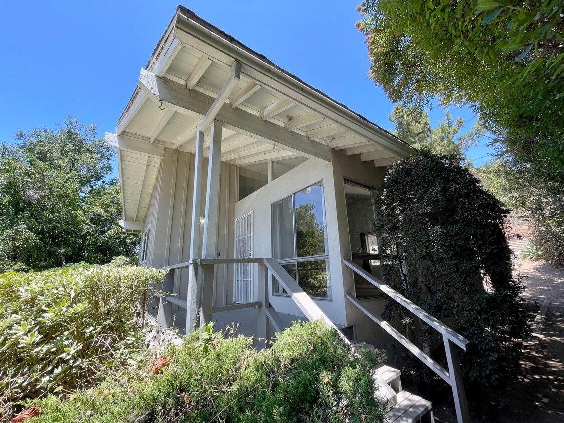 Primary Photo - 2 Bedroom 1 Bath Room Fully Updated Single...
