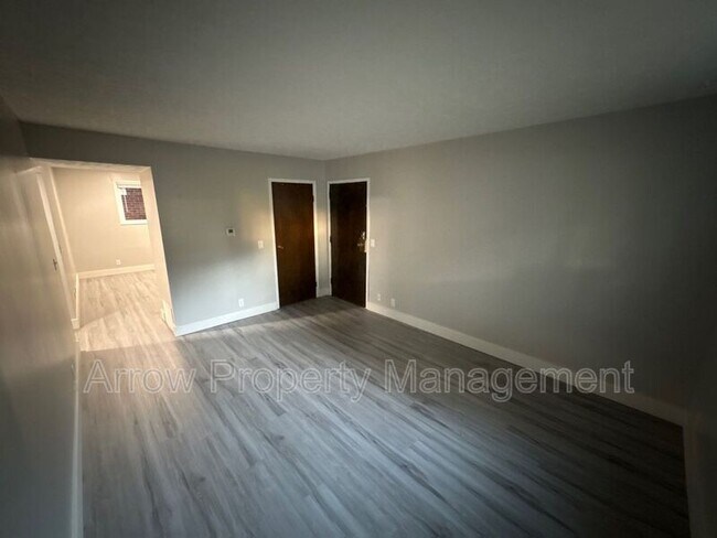 Foto del edificio - 1725 N Iowa Ave