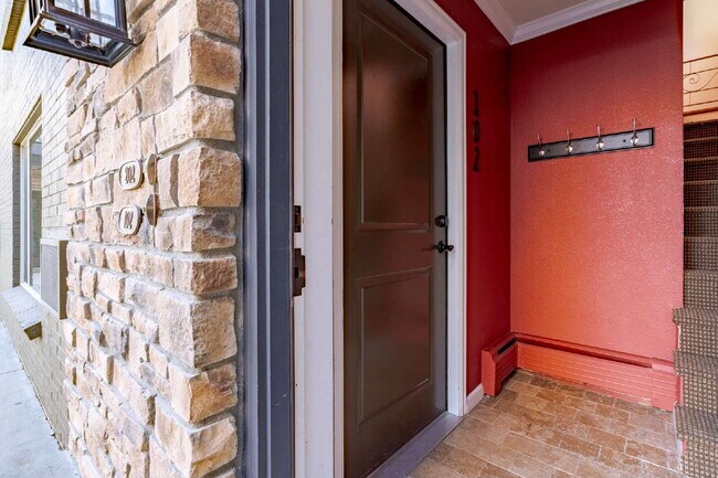 Foto del edificio - Stylish 2BR/2BA Condo with Patio & Parking...