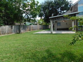Building Photo - 10007 Sagecanyon Dr