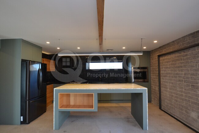 Building Photo - Remodeled Phoenix Home!