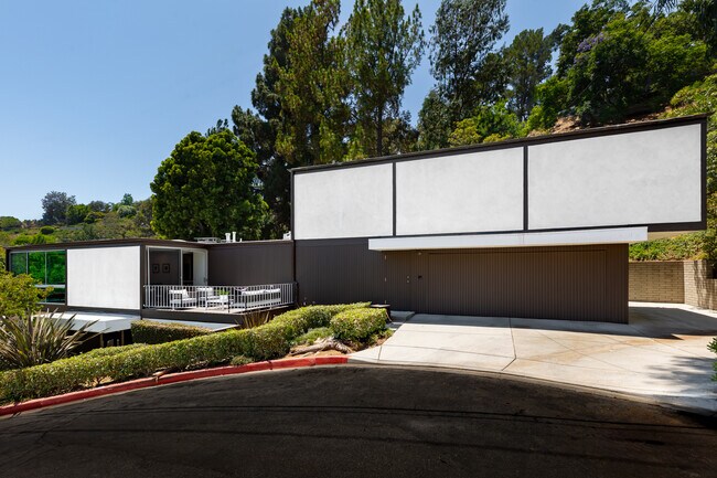 Building Photo - 9080 Wonderland Park Ave