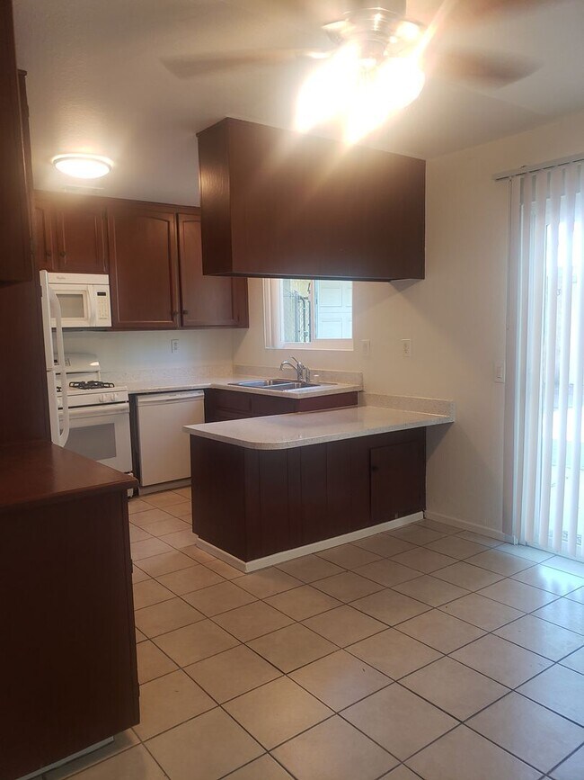 Building Photo - 8000 - Flying Dog Investments 11, LLC