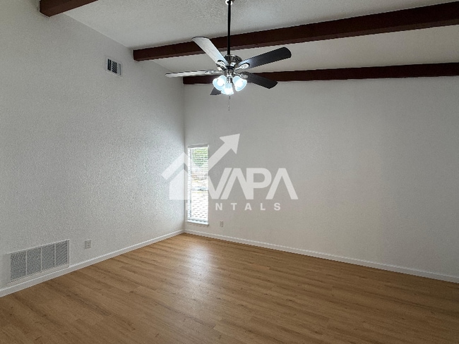 Foto del edificio - 5512 Grand Lake Dr