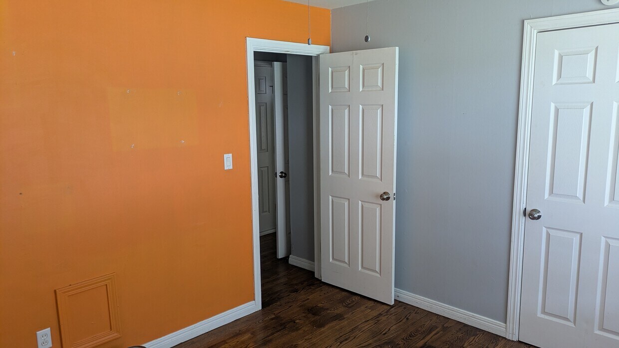 Building Photo - 1828 Hasley Dr