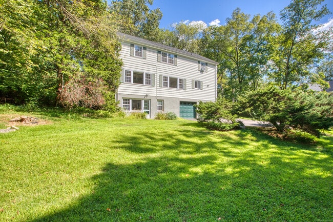 Building Photo - 226 Stanwich Rd
