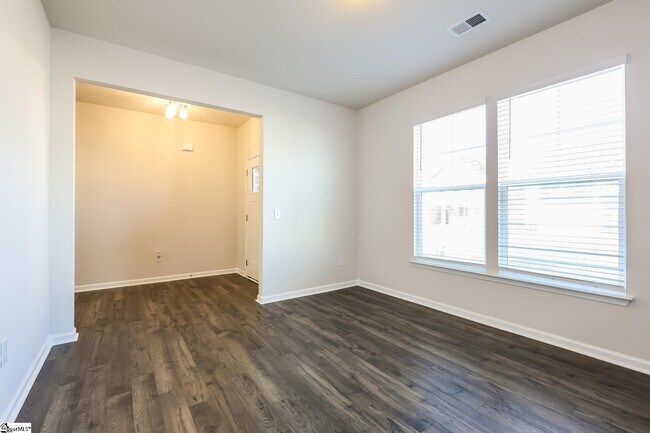 Foto del edificio - 562 Hillpark Ln