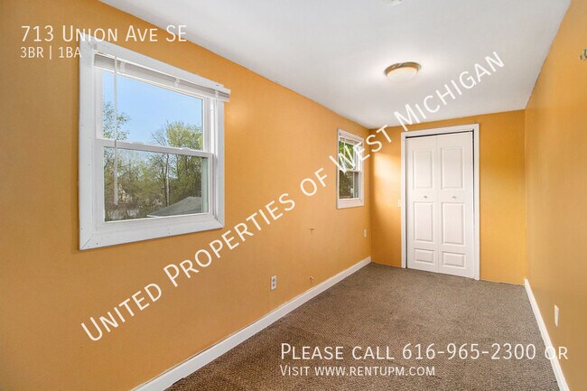 Building Photo - Available Now | 3 Bedroom 1 Bath Upper Uni...
