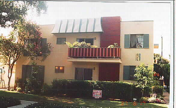 Building Photo - 126 E Live Oak St