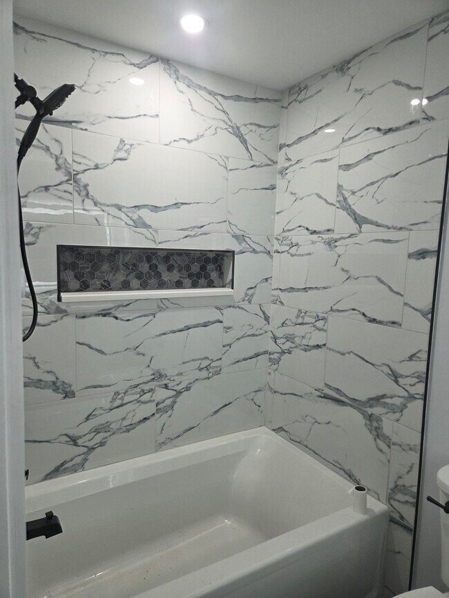 Foto del edificio - 399 Stony Mountain Rd