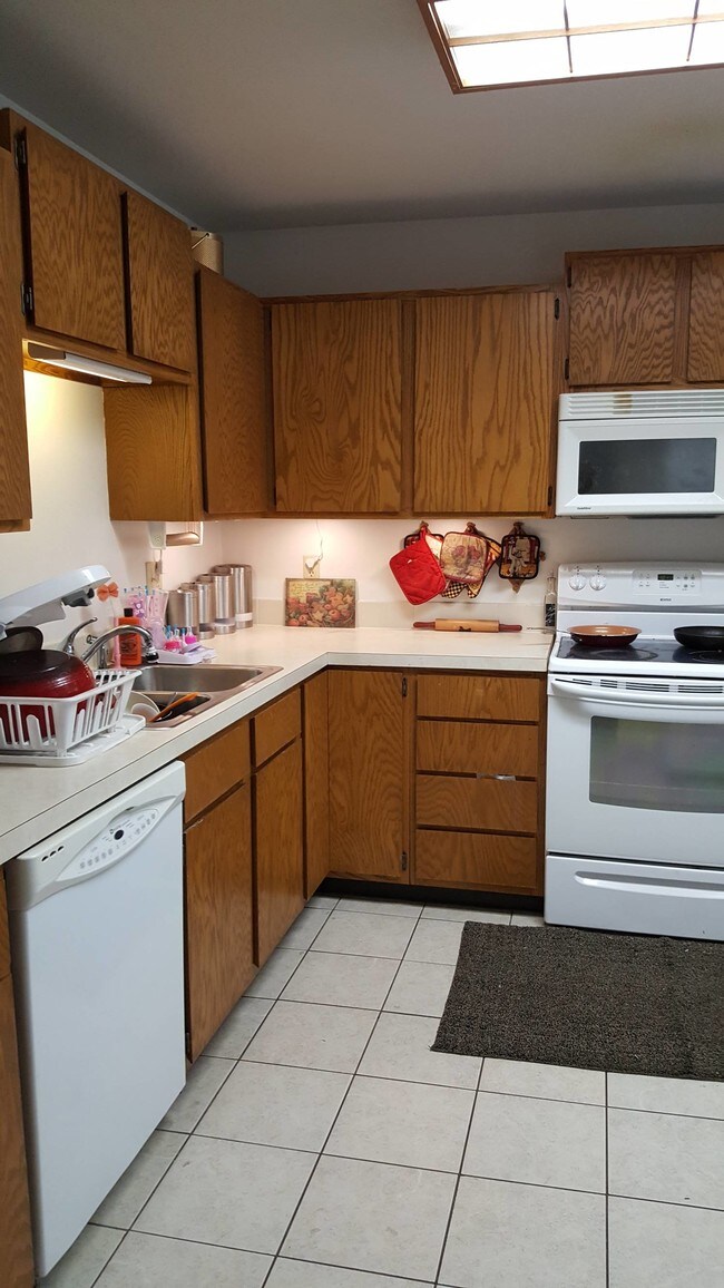 Building Photo - 2820-2813 13th Ave