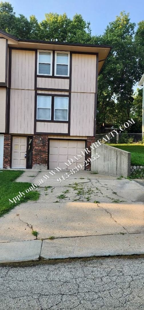 Building Photo - 2 Bed 1.5 Bath Townhome in Bonner Springs-...