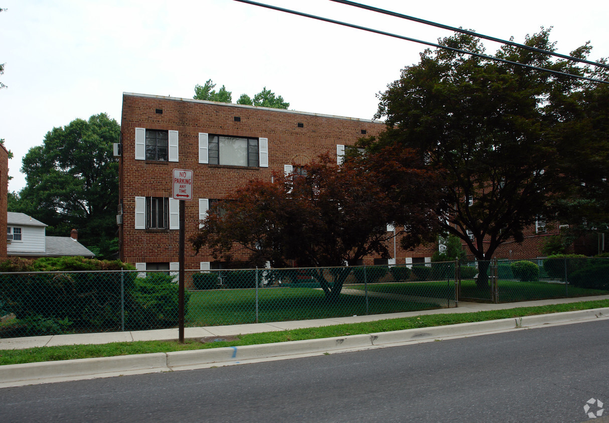 Building Photo - 4202 Queensbury Rd