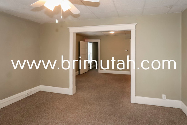 Building Photo - 273-275 S 400 E