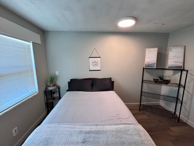 Foto del edificio - 7567 Strato Rd