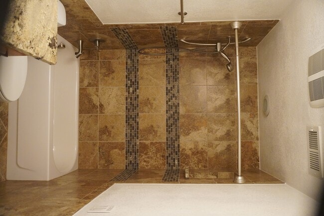 Building Photo - 5113 S Emporia Way