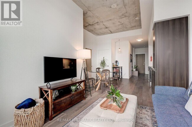 Photo du bâtiment - 1238 Dundas St E