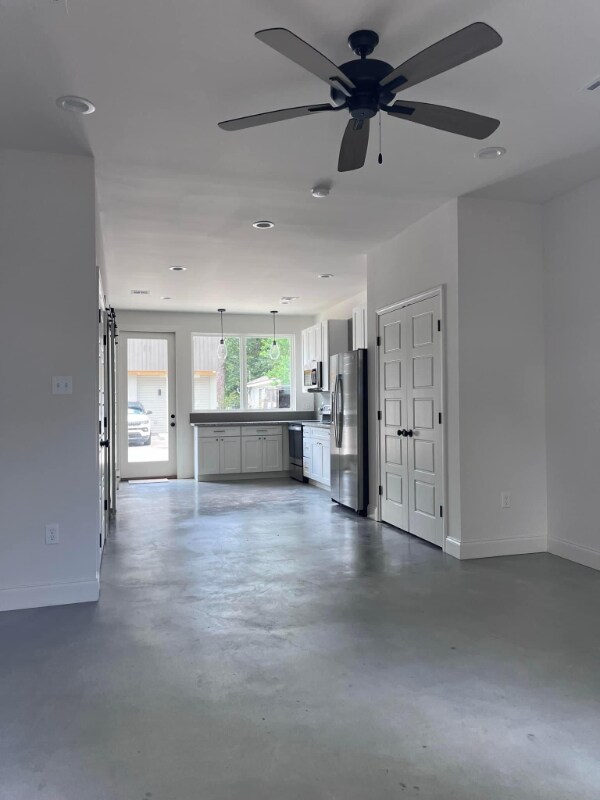 Building Photo - 305 Ella St