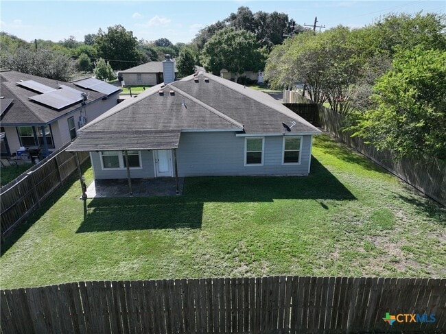 Building Photo - 2902 Lenora Dr