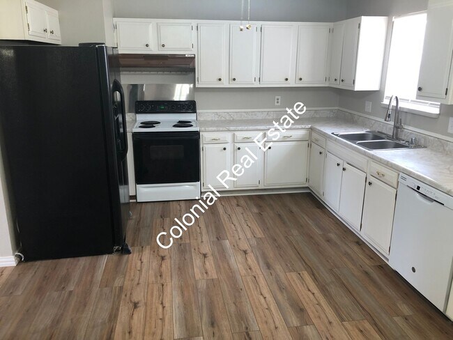 Foto del edificio - 3 bedroom 1 bathroom nicely updated home i...