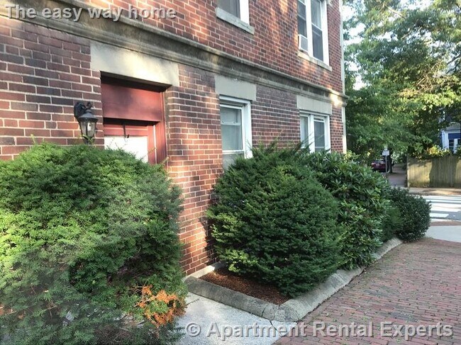 Building Photo - 15 Linnaean St