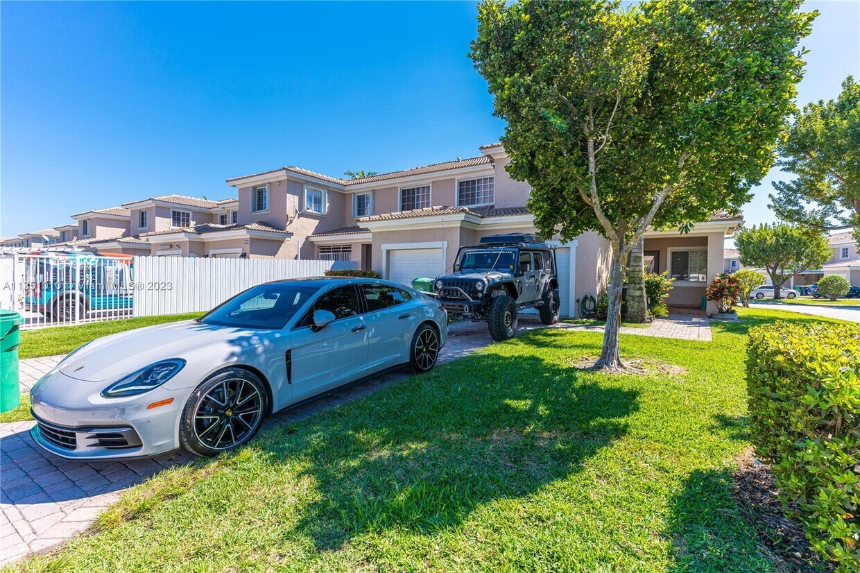 14275 SW 272nd Ln, Homestead, FL 33032 Townhouse for Rent in