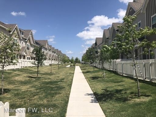 Building Photo - 100-155 E Maple Ridge Ct
