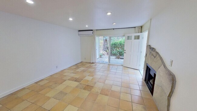Foto del edificio - 7640 Hollister Ave