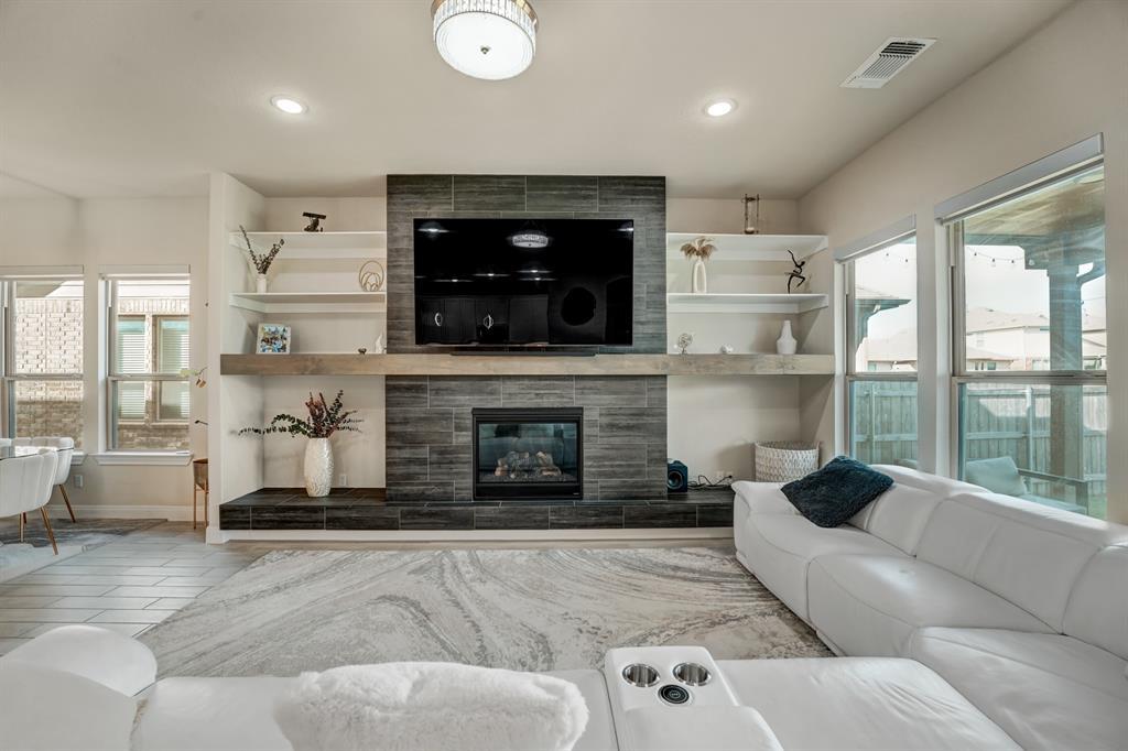 Foto principal - 17012 Pleasanton Cove