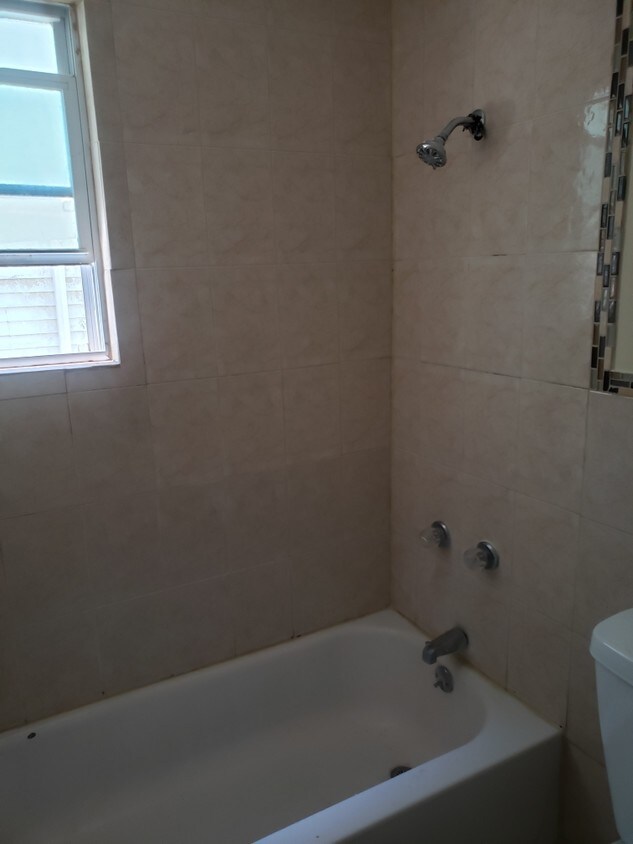 Primary Photo - 476 N Maple Ave