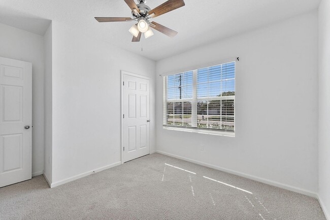 Building Photo - 357 SE Oakridge Dr