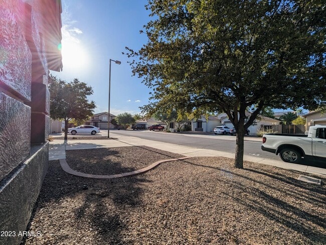 Foto del edificio - 12621 W Modesto Dr