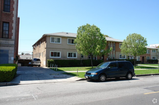Building Photo - 261 S New Hampshire Ave