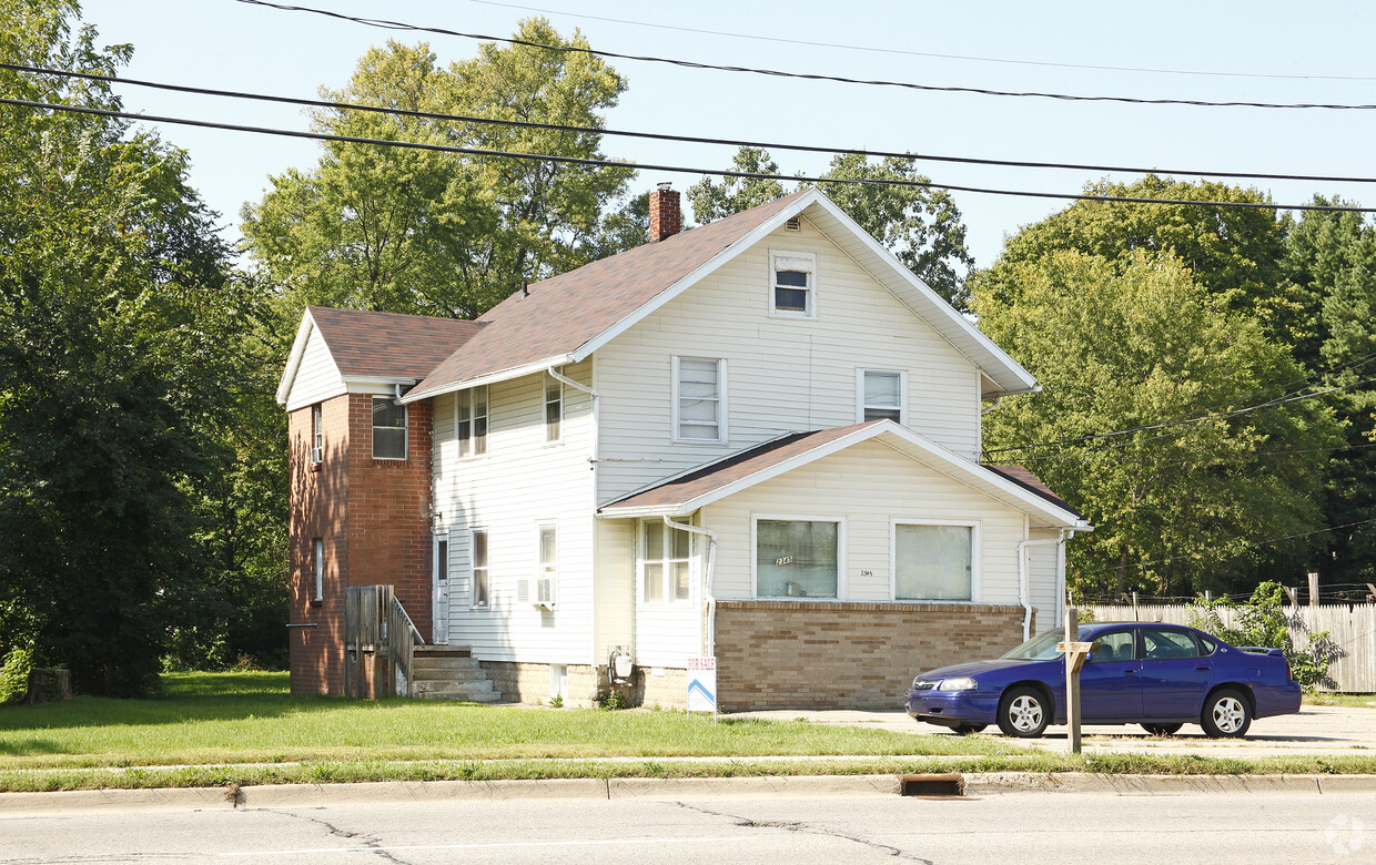 Building Photo - 2345 Cedar St