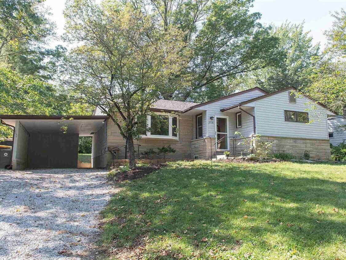 Photo - 2536 E 8th